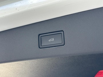 https://dvg-vehicle-assets.s3.amazonaws.com/204333/1ldx17c0r4zvdhk89778u51mq.jpg