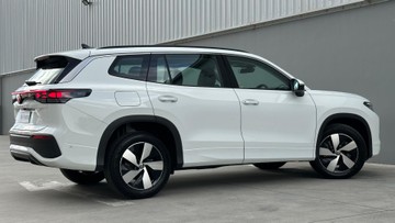 https://dvg-vehicle-assets.s3.amazonaws.com/204519/8xlnhy1lzp5mb2kxr9505bl3f.jpg