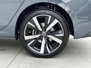 https://dvg-vehicle-assets.s3.amazonaws.com/205971/c69b8tgofymj9qyw8v7rm9ut9.jpg