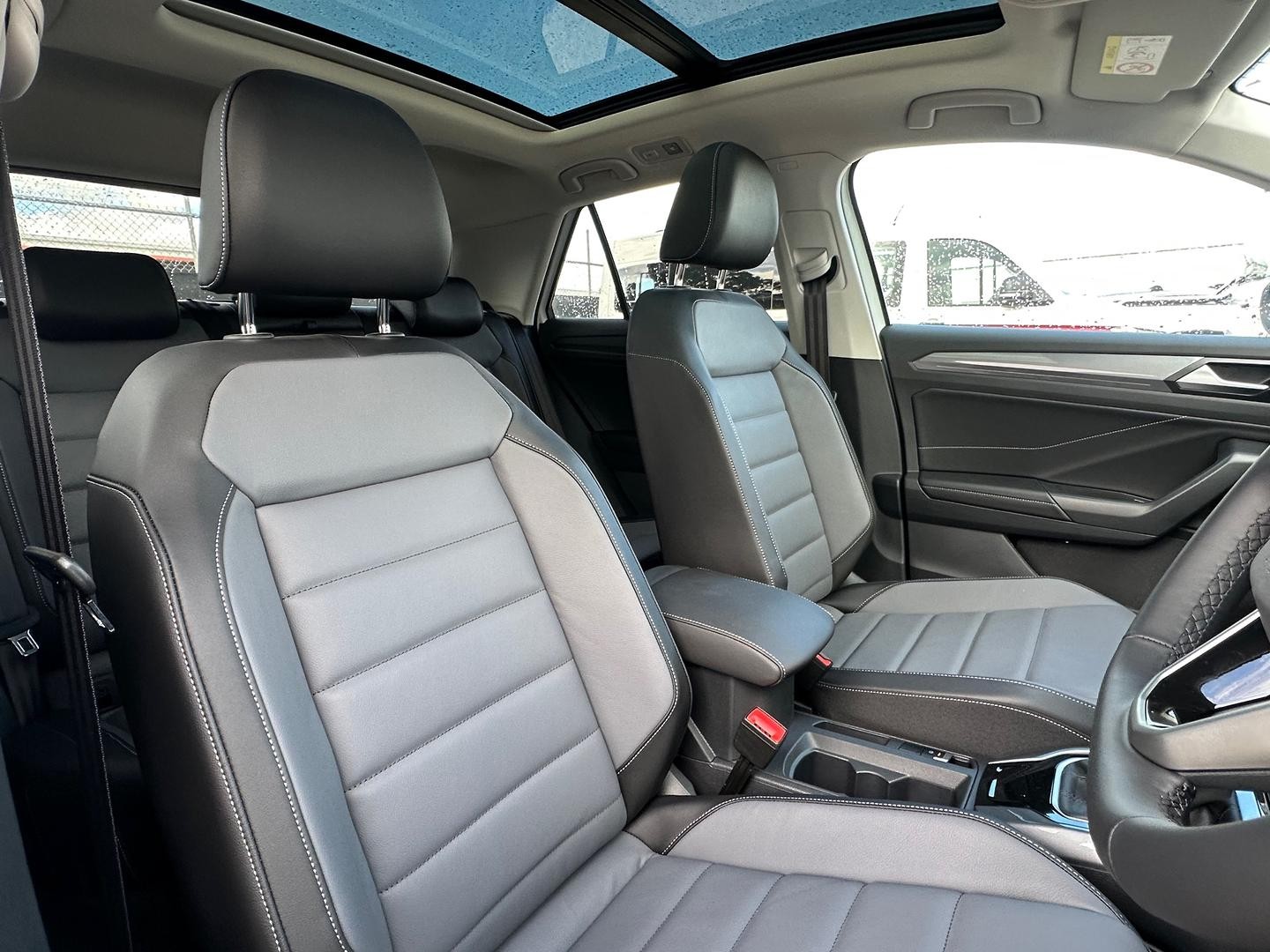 Volkswagen T-roc image 4