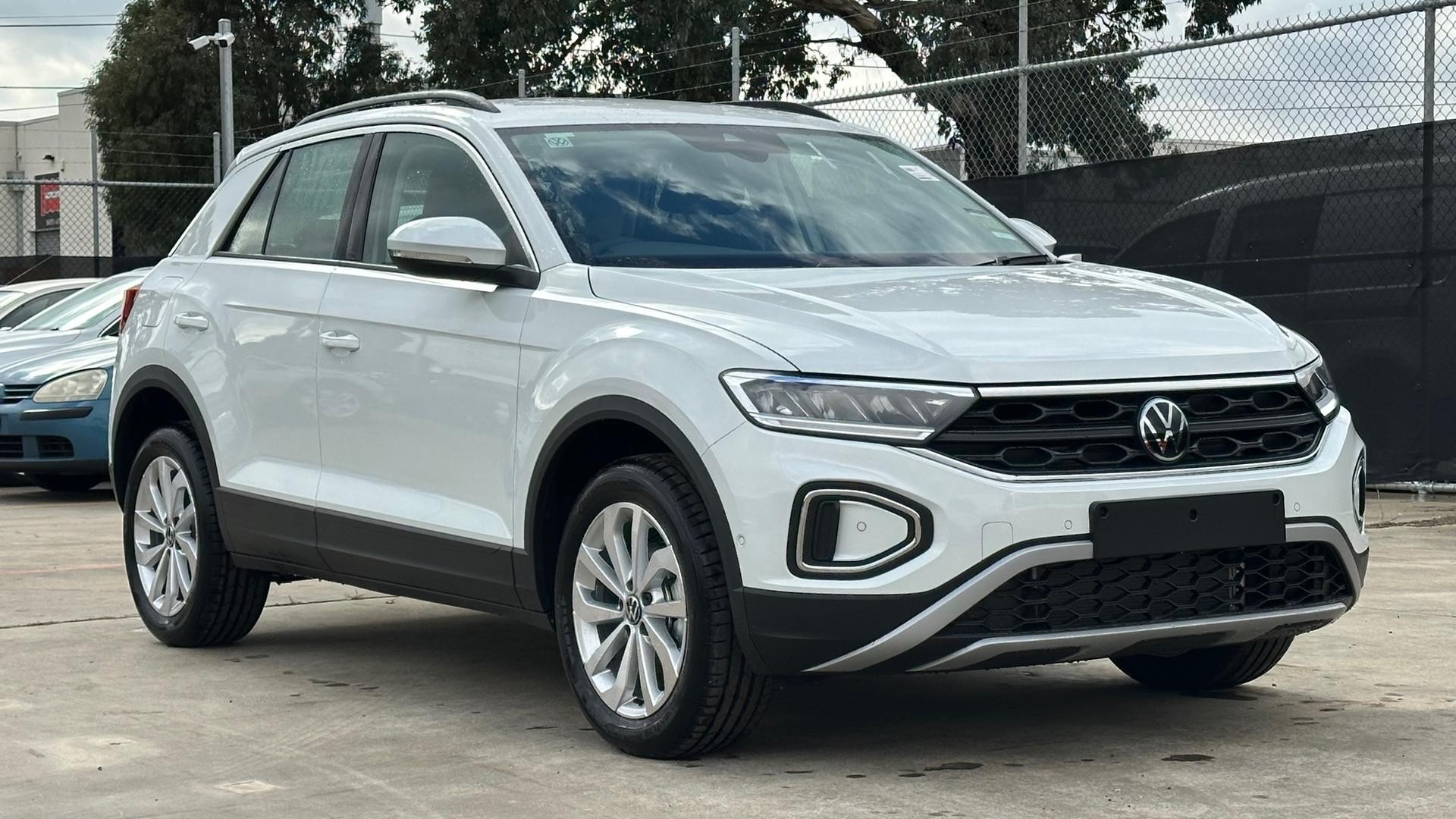 Volkswagen T-roc image 2