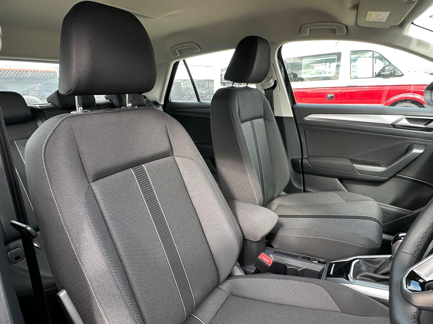 Volkswagen T-roc image 4