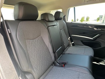 https://dvg-vehicle-assets.s3.amazonaws.com/211572/62kv9qz9t4bcfs42oku3klemv.jpg