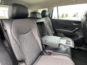 https://dvg-vehicle-assets.s3.amazonaws.com/211579/24xssnsbc5s3rvfa867nkoz66.jpg