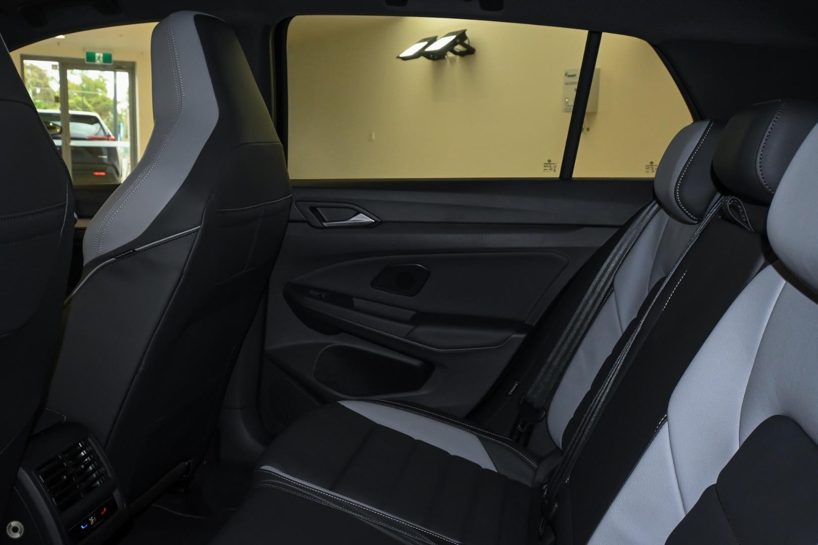 Volkswagen Golf image 2