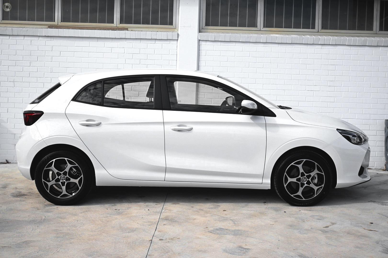 MG Mg3 image 1