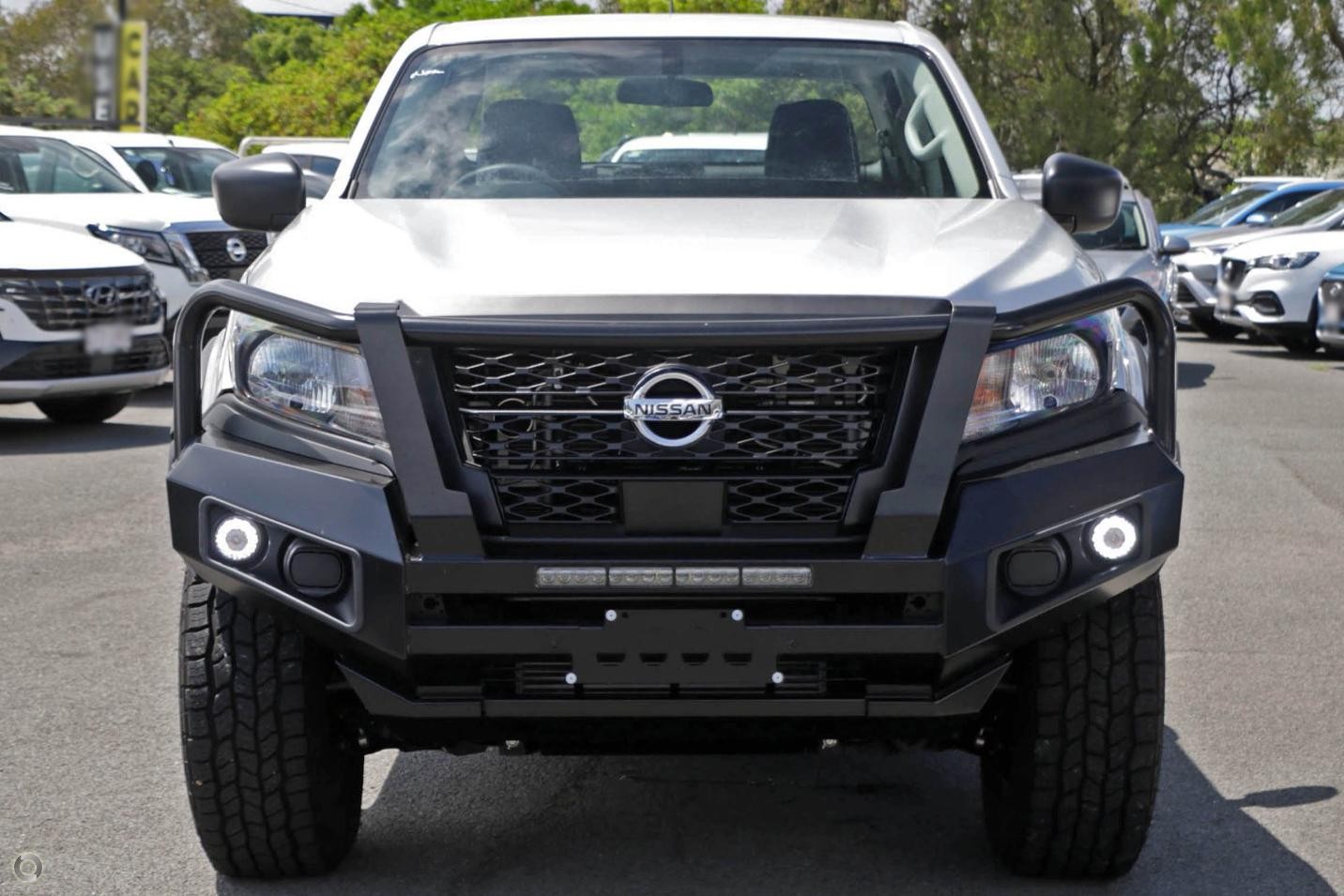 Nissan Navara image 2