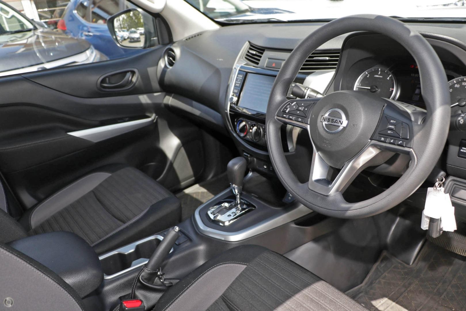 Nissan Navara image 4