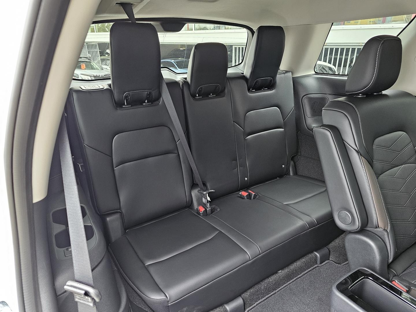 Nissan Pathfinder image 3