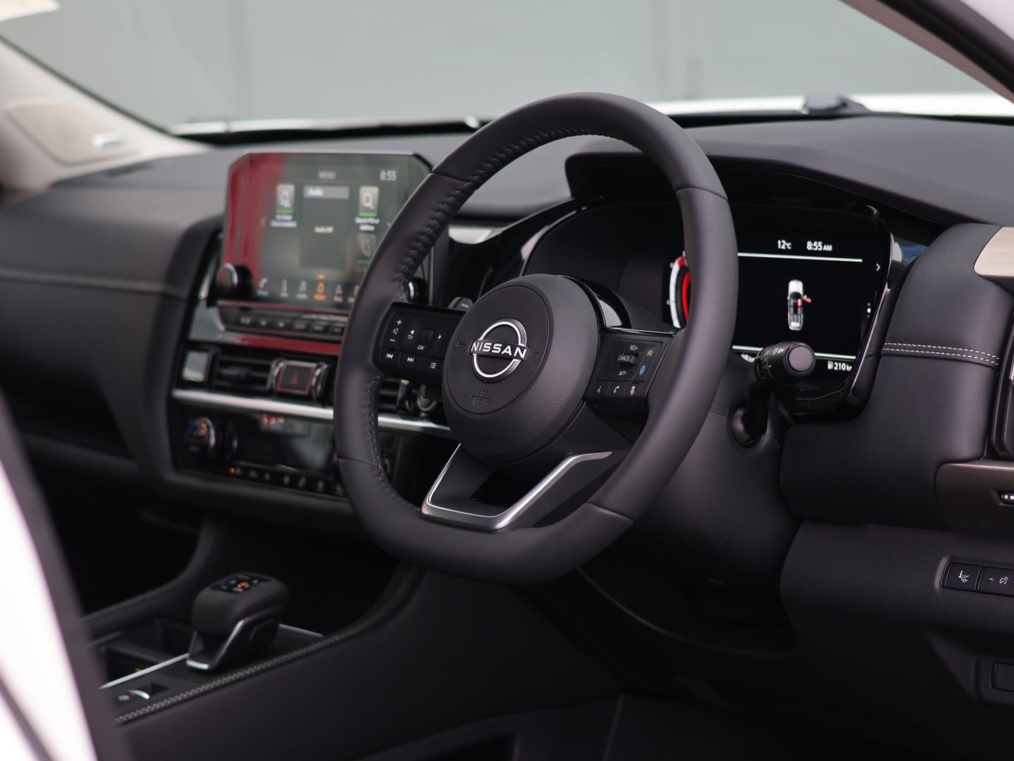 Nissan Pathfinder image 2