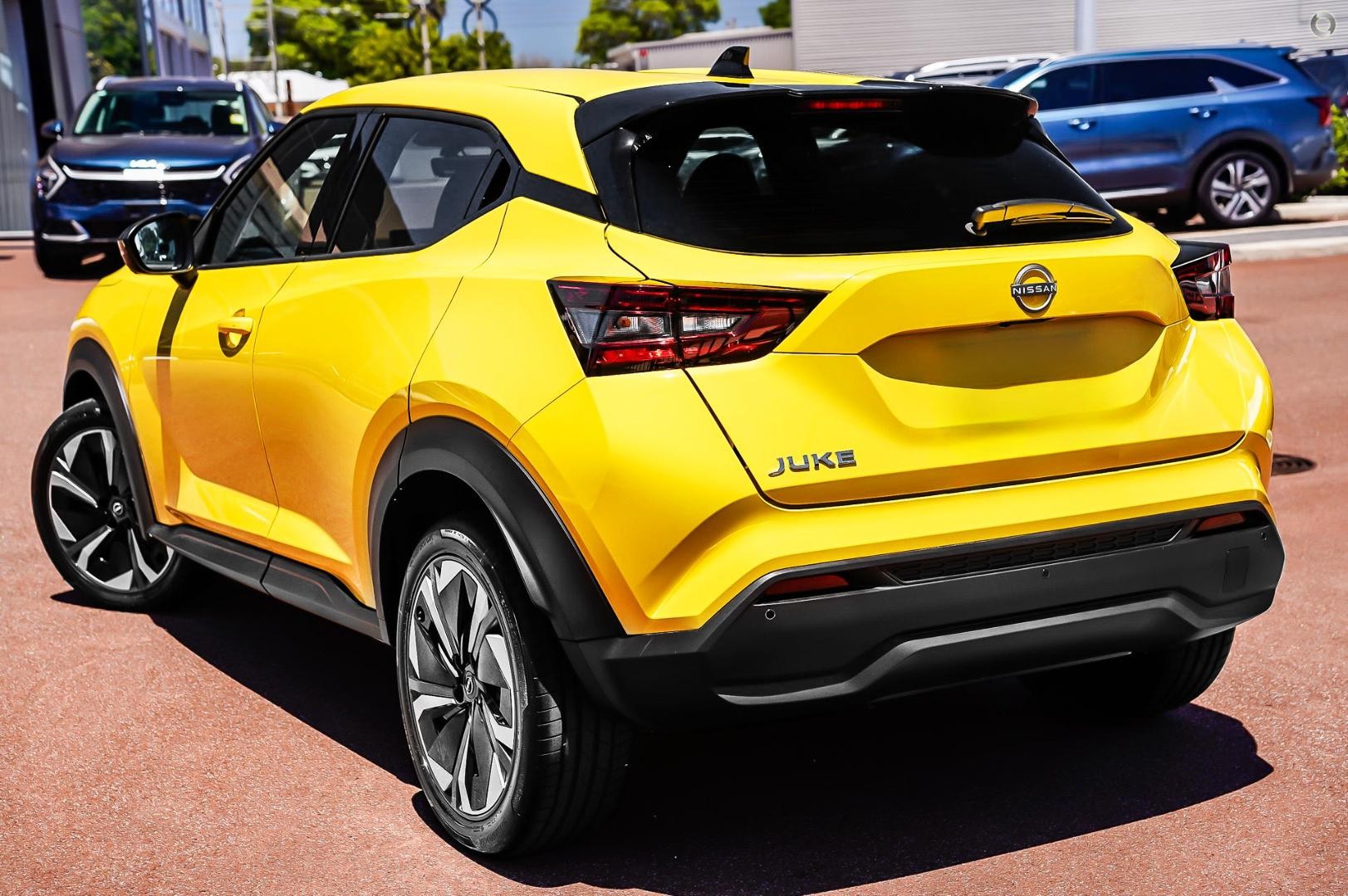 Nissan Juke image 4