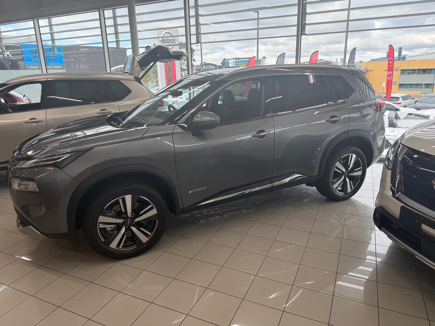 Nissan X-trail image 2