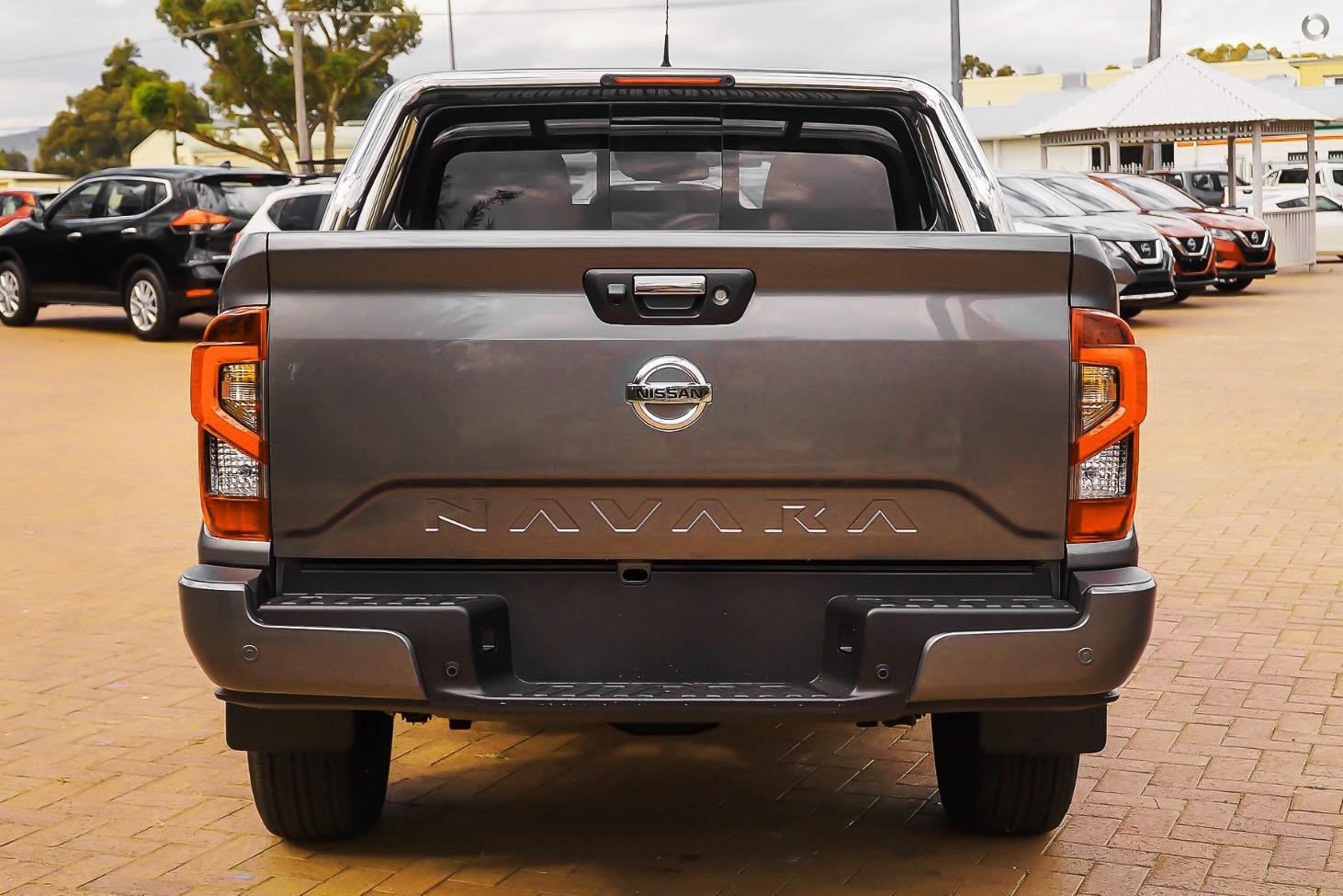 Nissan Navara image 1