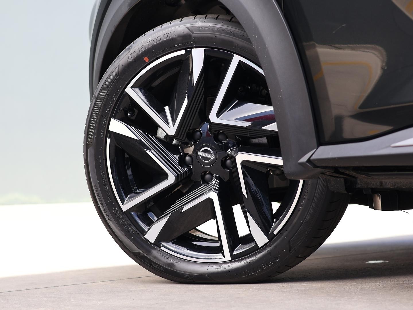 Nissan Juke image 4