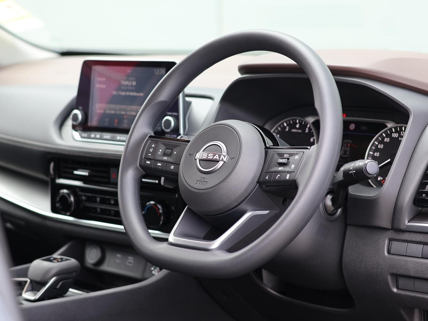 Nissan X-trail image 2