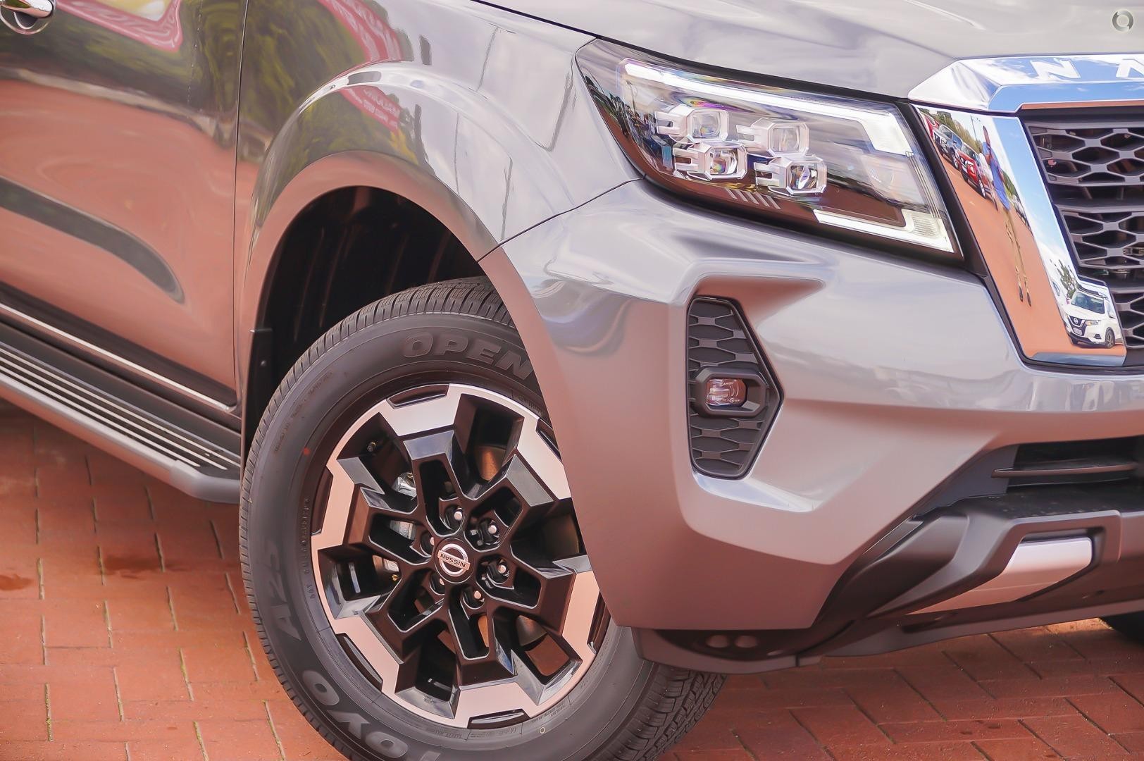 Nissan Navara image 1