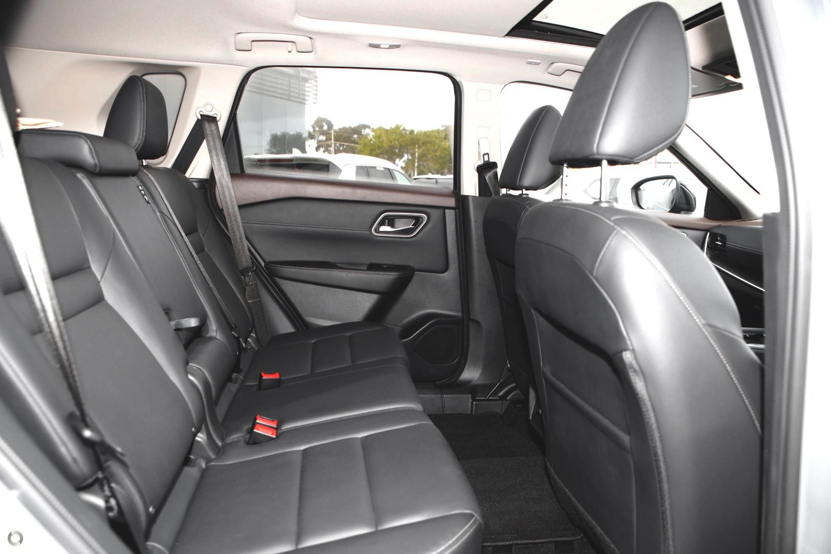 Nissan X-trail image 2