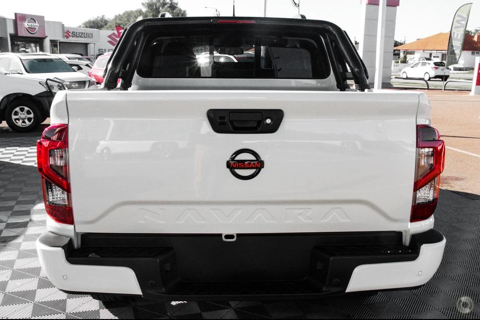 Nissan Navara image 2