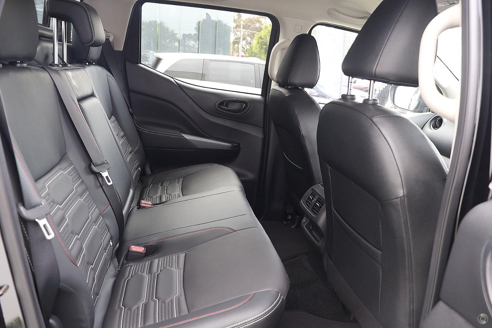 Nissan Navara image 4