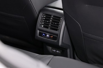 https://dvg-vehicle-assets.s3.amazonaws.com/2CS3HI/67q3852iv568w0jy6hdt3ld8z.jpg