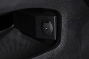 https://dvg-vehicle-assets.s3.amazonaws.com/2DM3ZI/av4nsdulu0s3rx5yp52ac5f32.jpg