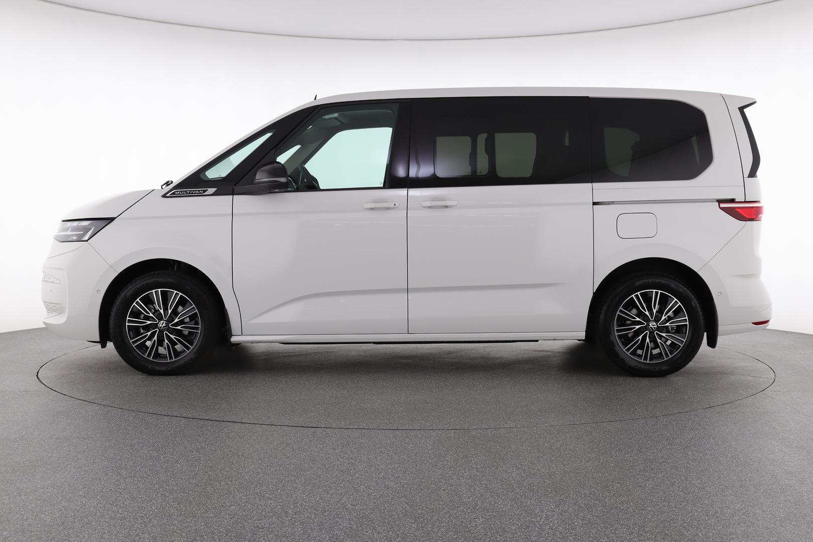 Volkswagen Multivan image 2