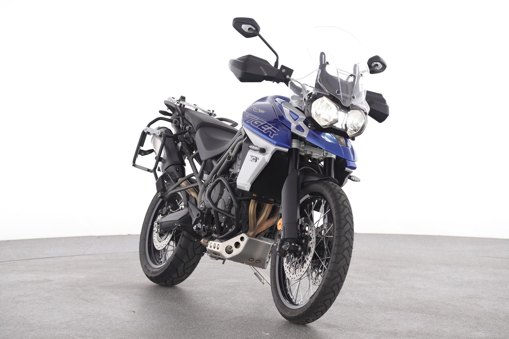 Triumph Tiger 800 Xcx image 2