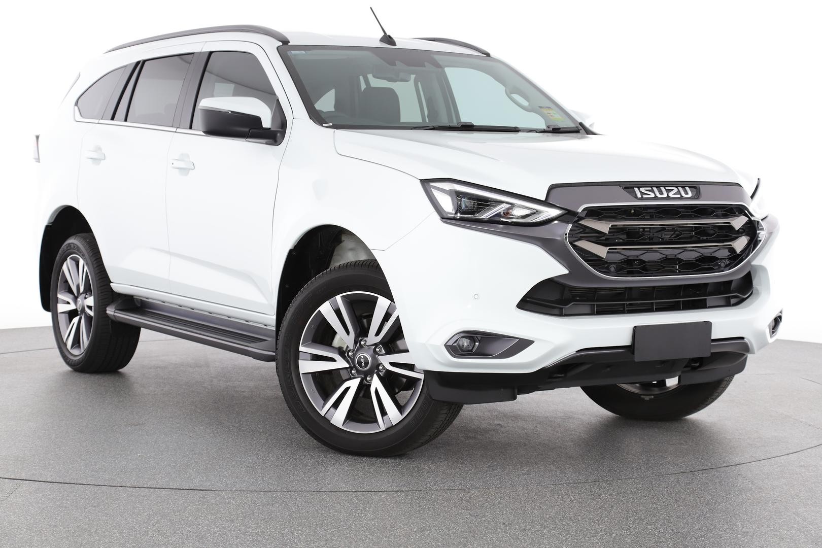 Isuzu Mu-x image 1