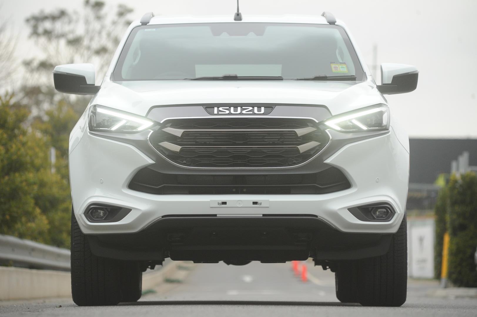 Isuzu Mu-x image 2