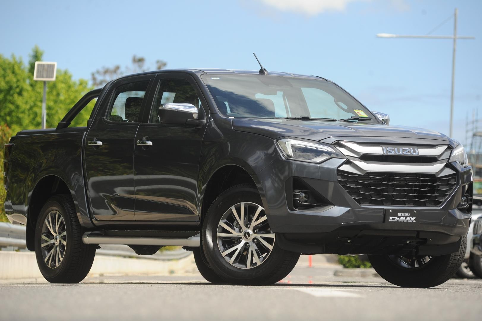 Isuzu D-max image 1