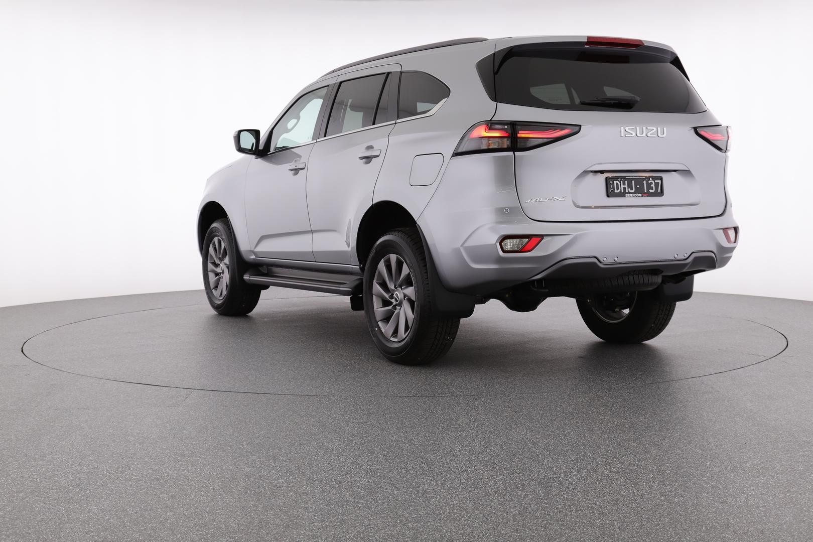 Isuzu Mu-x image 4