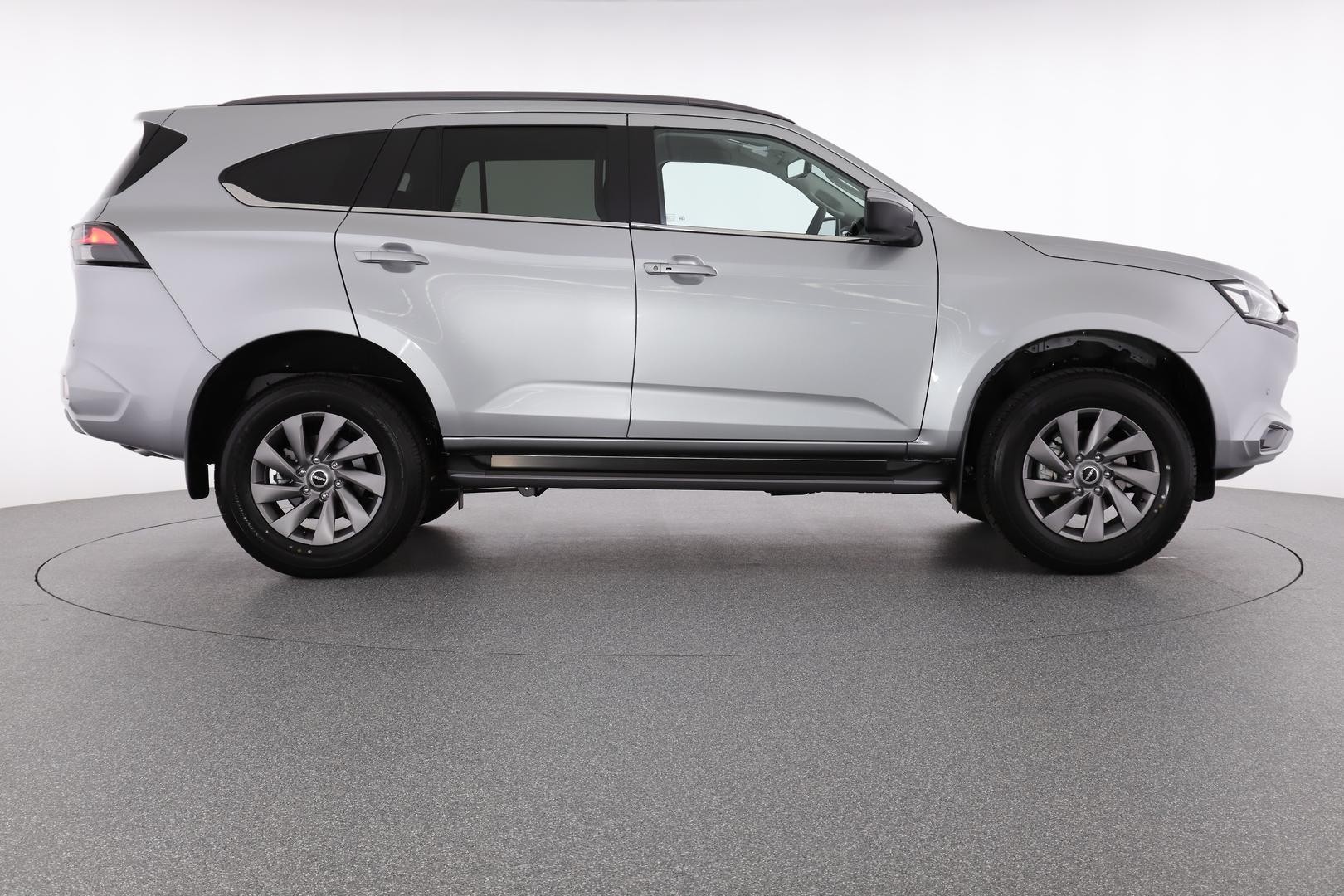 Isuzu Mu-x image 3