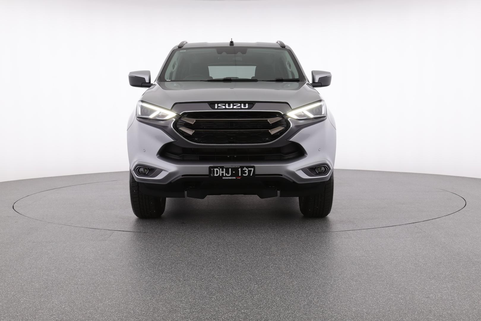 Isuzu Mu-x image 2