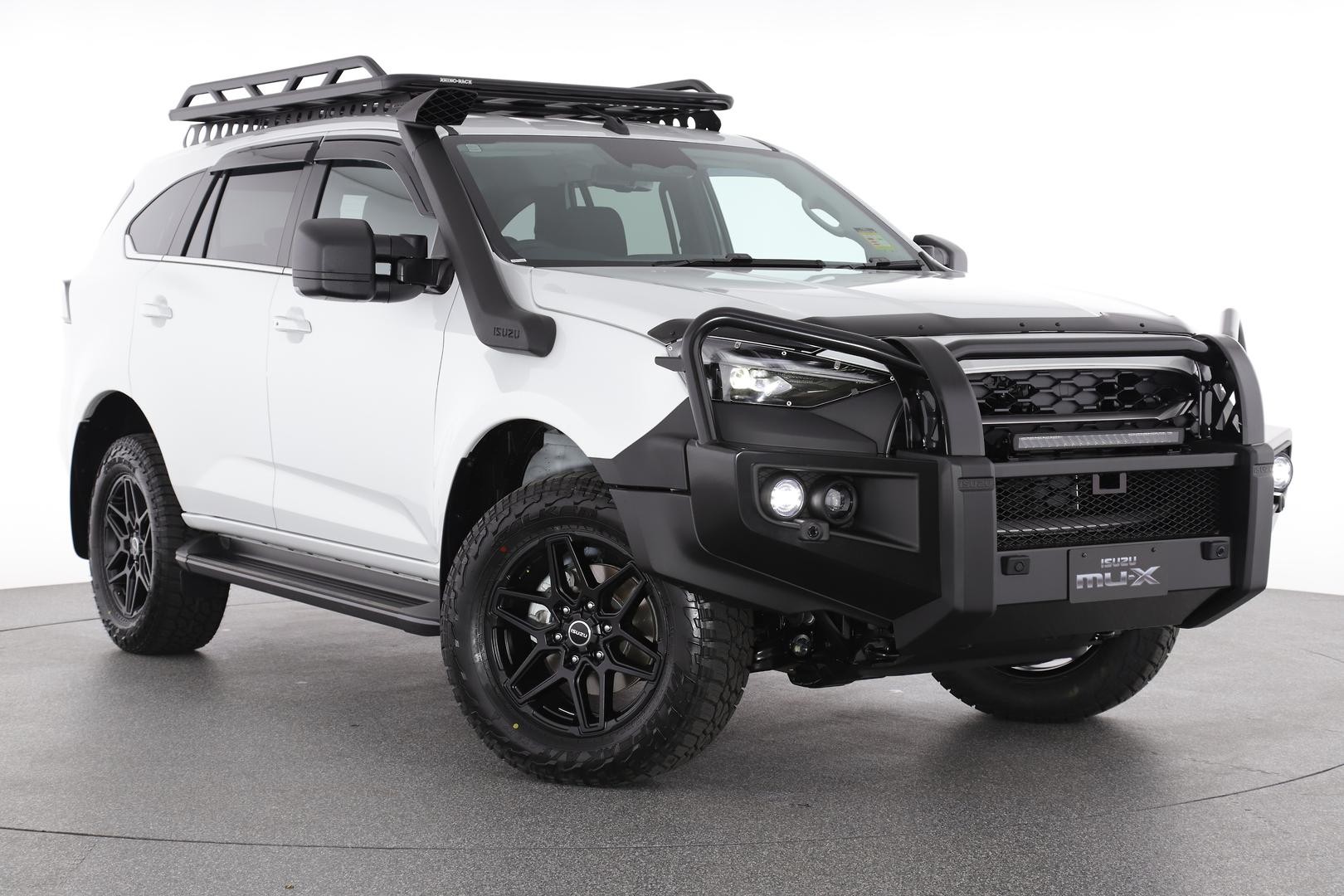 Isuzu Mu-x image 1