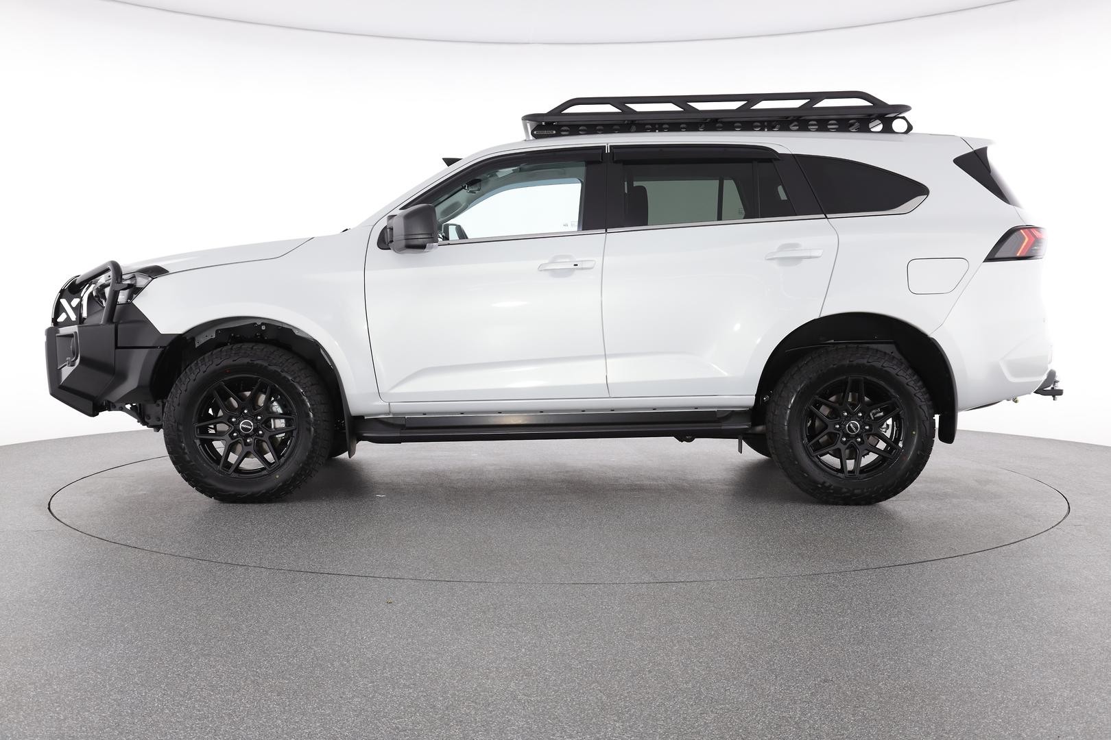 Isuzu Mu-x image 3