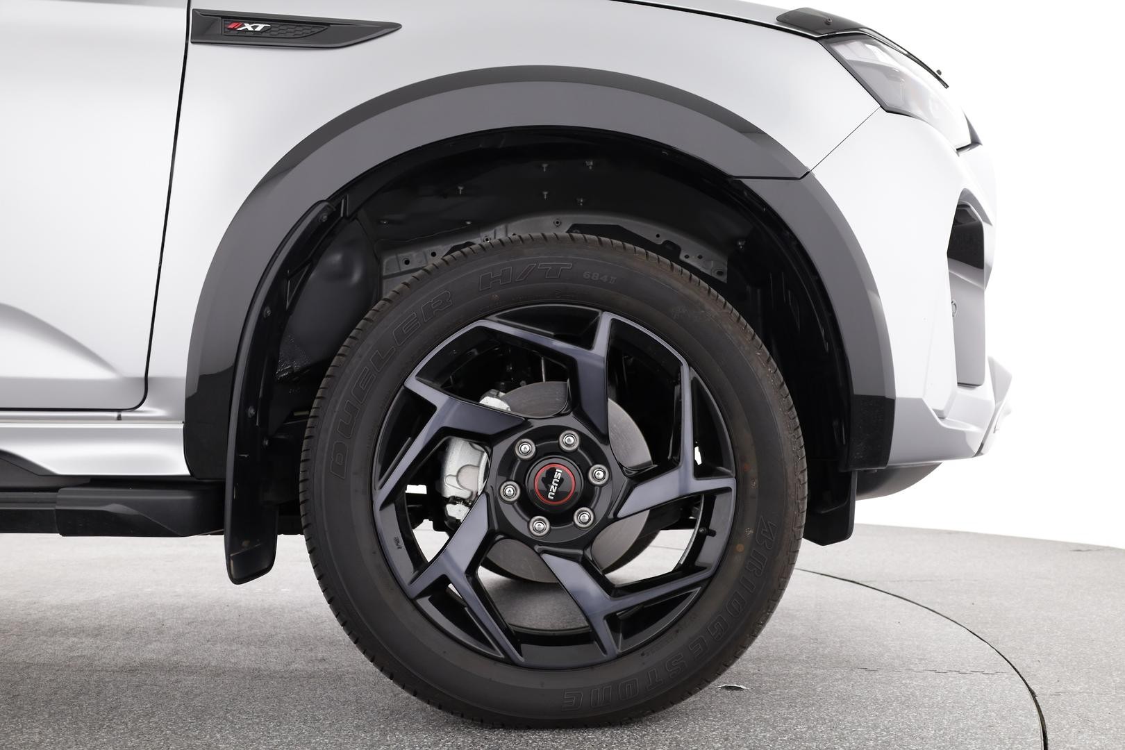 Isuzu Mu-x image 3
