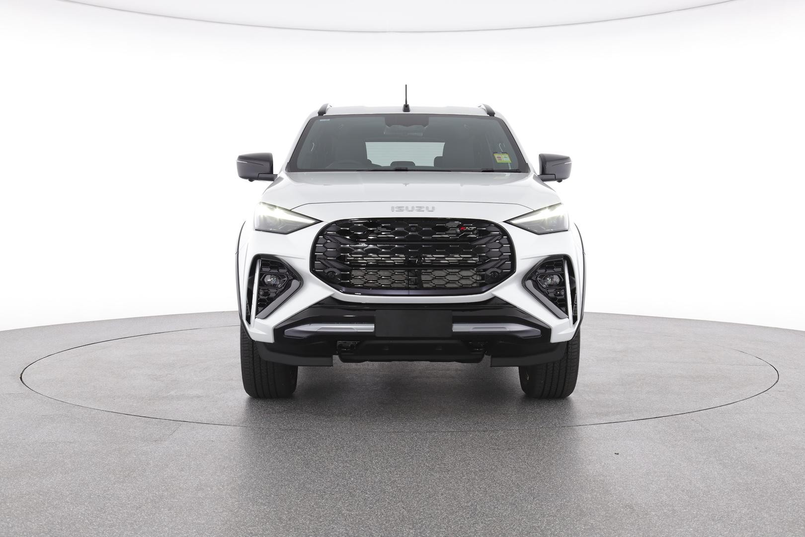 Isuzu Mu-x image 2
