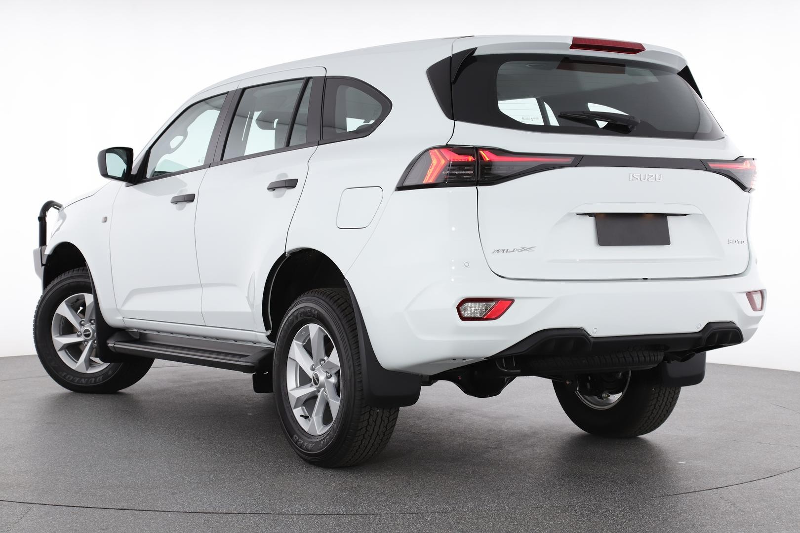 Isuzu Mu-x image 2