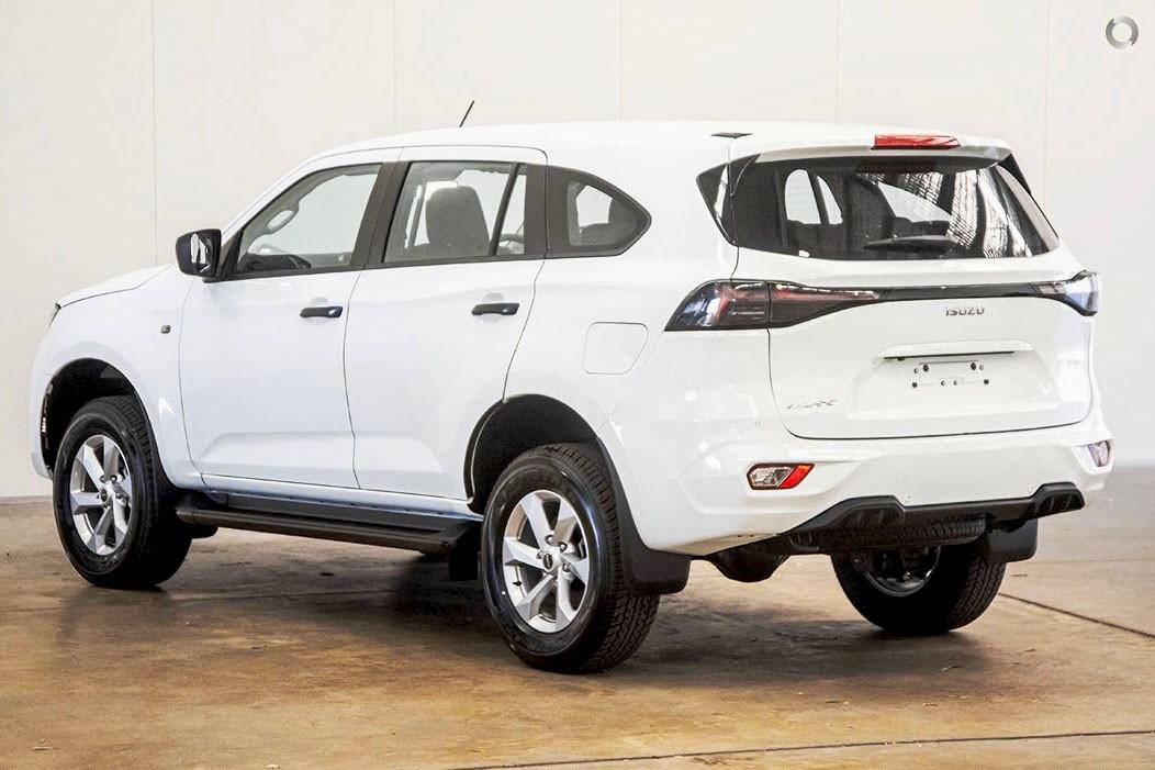 Isuzu Mu-x image 4