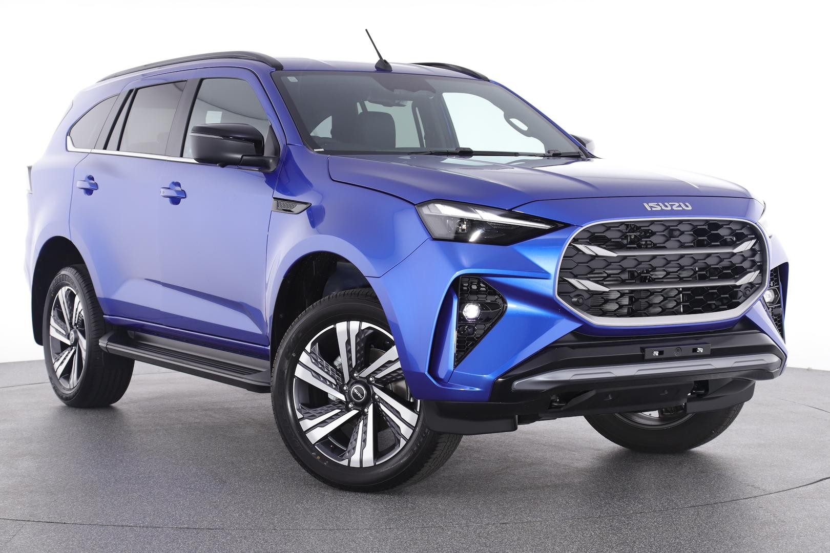 Isuzu Mu-x image 1