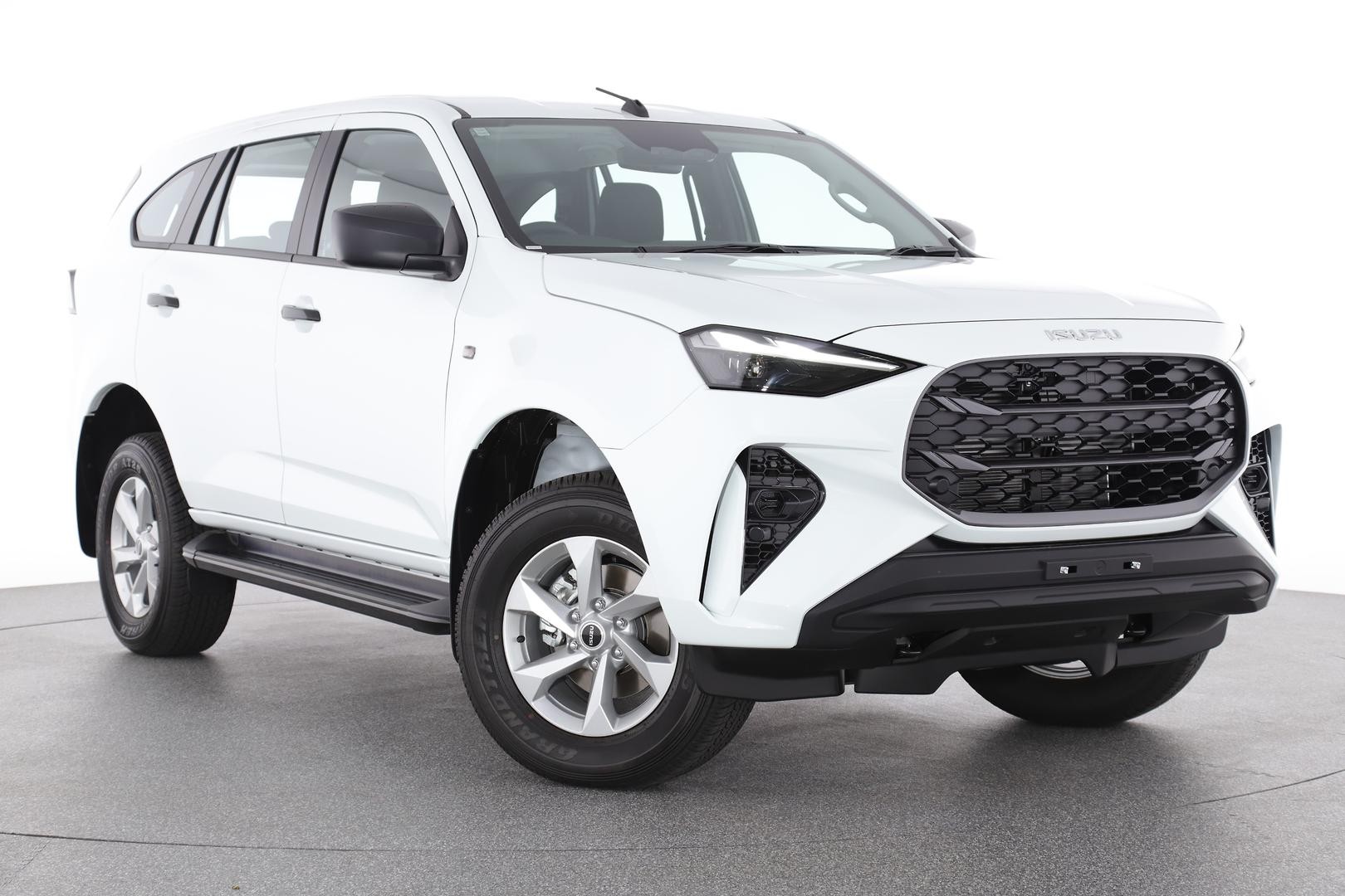 Isuzu Mu-x image 1