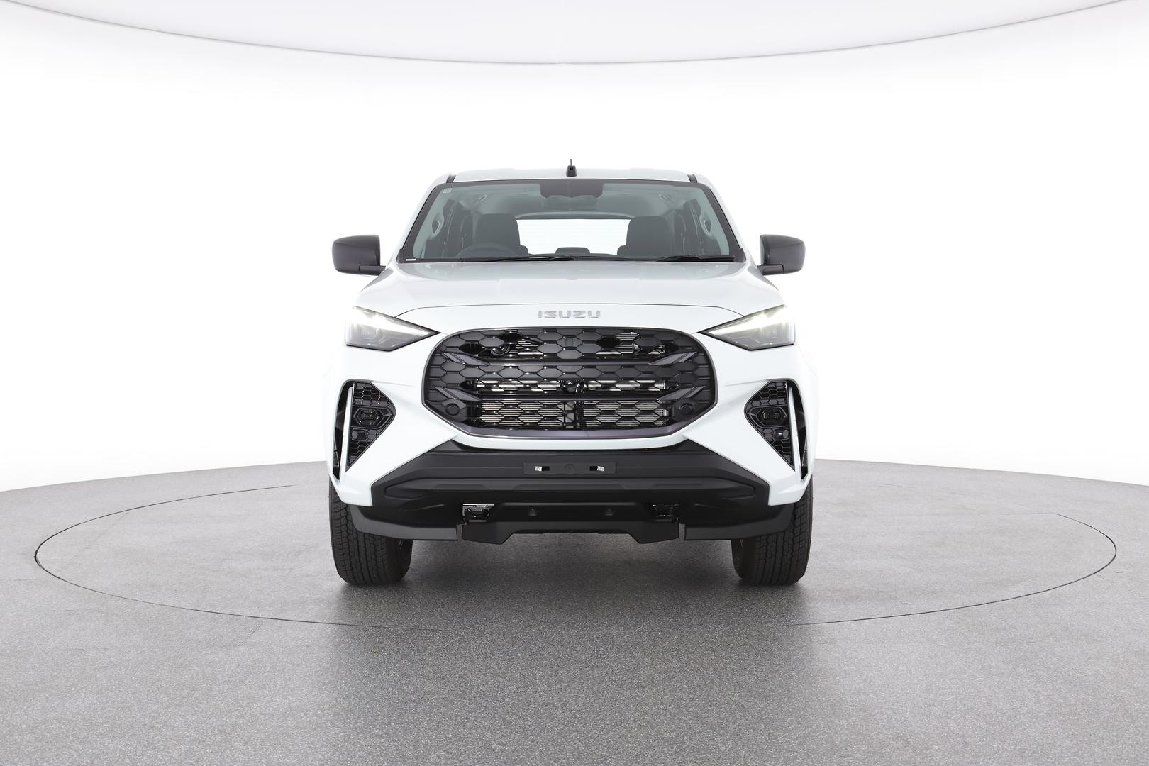 Isuzu Mu-x image 2