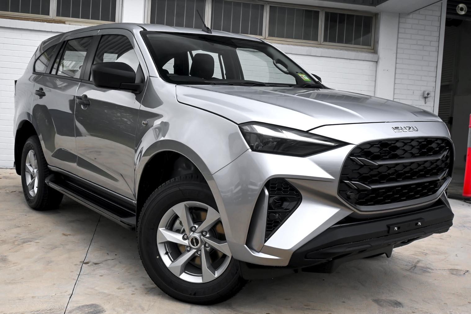 Isuzu Mu-x image 1