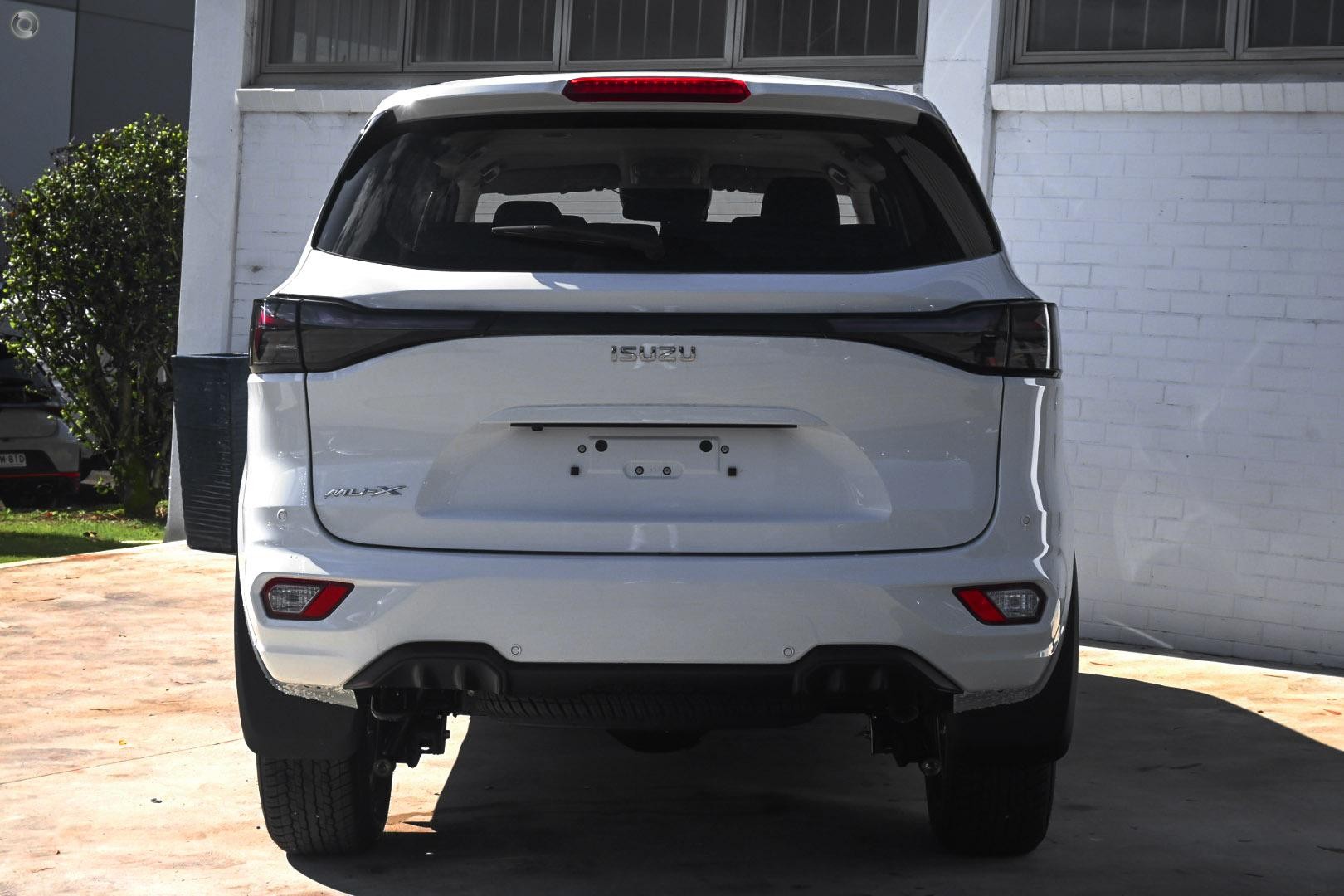 Isuzu Mu-x image 3