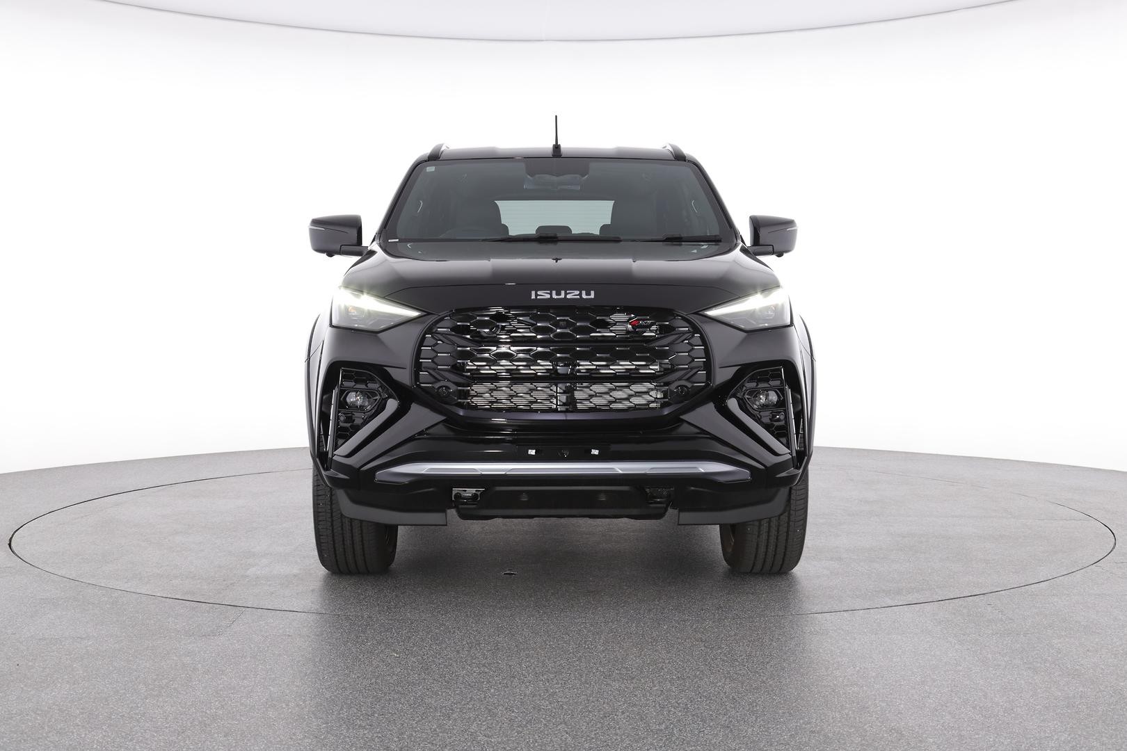 Isuzu Mu-x image 2