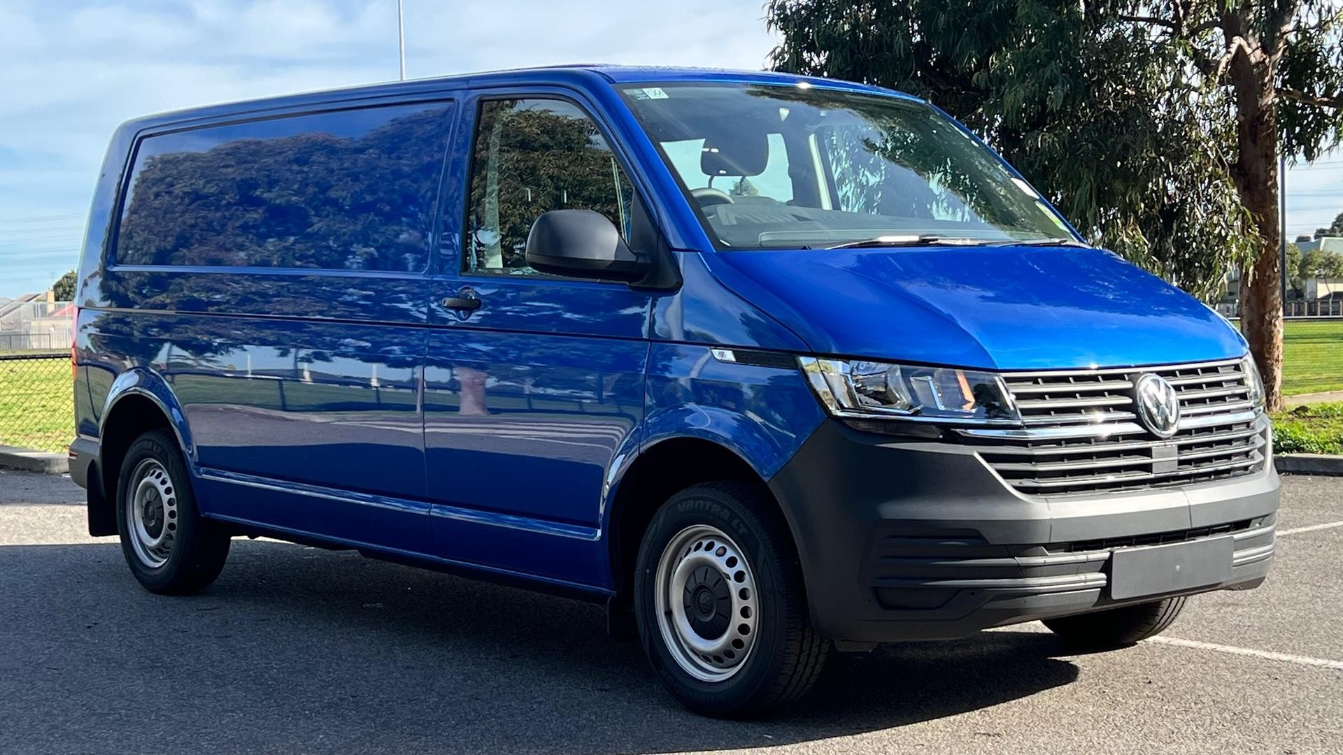 Volkswagen Transporter image 2