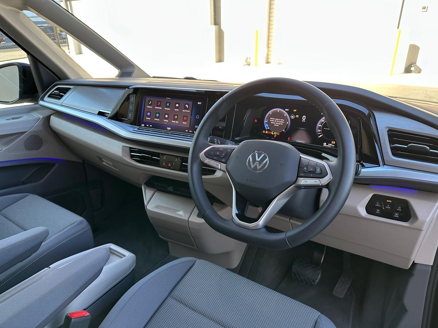 Volkswagen Multivan image 3