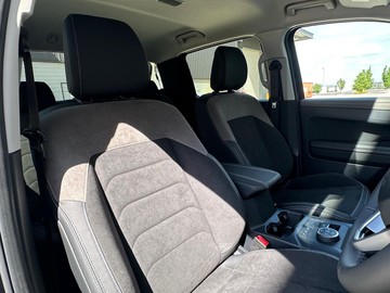 https://dvg-vehicle-assets.s3.amazonaws.com/439857/b1o4hd625ero56esv0nqnetab.jpg