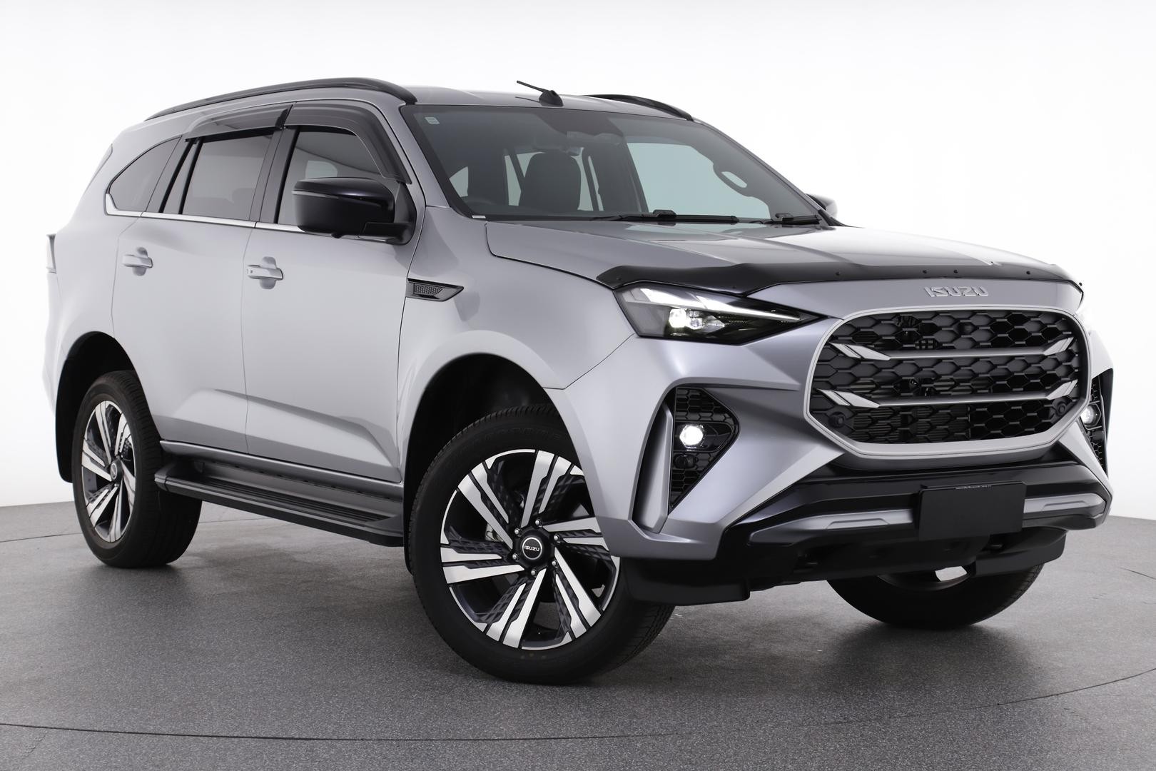 Isuzu Mu-x image 1
