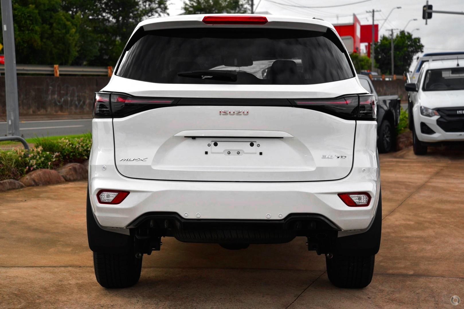 Isuzu Mu-x image 3